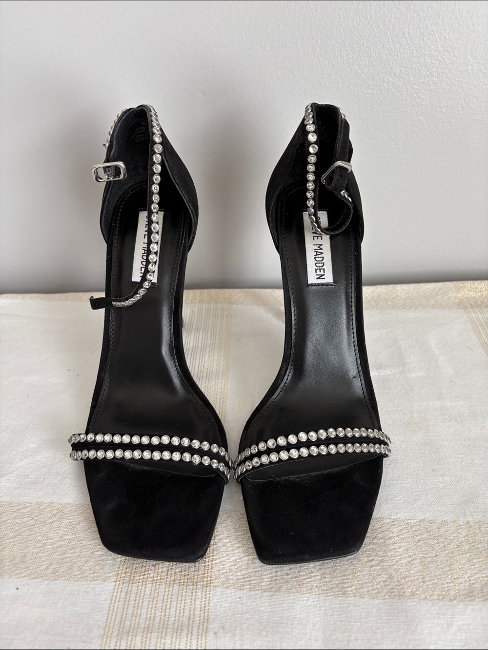 Beautiful STEVE MADDEN SIZE 9, Worn once.